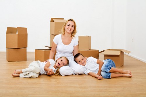 Local moving support for flats and houses in Acton